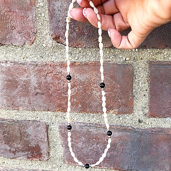 14k Yellow Gold Freshwater Pearl & Onyx Bead Necklace - Picture 3 of 6